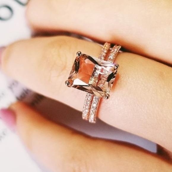 Jewelry - NEW 18K ROSE GOLD MORGANITE SET RING, CUTE RING, SHINY RING.